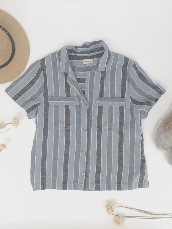 Wonderly Tops - ✨Wonderly Blue & White Vertical Striped Camp Shirt Short Sleeve Button Down L✨